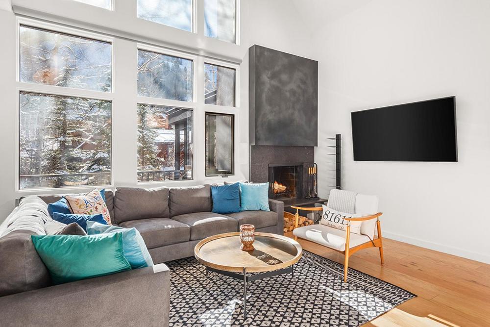 Fifth Avenue 303, Newly Remodeled, Light-Filled 3 Bdr Condo, Close To Ski Slopes Aspen Exterior photo